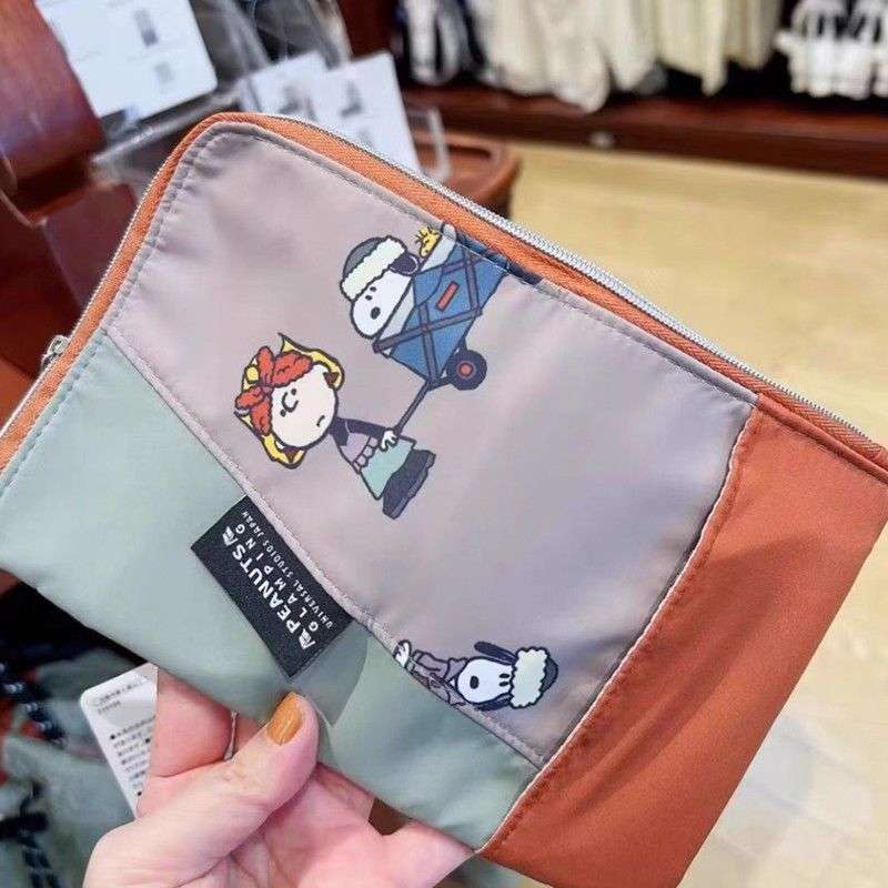かわいい仲良し家族の母子手帳ケース
